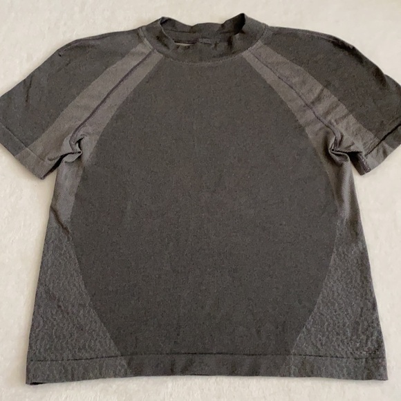 Lululemon | Seamless Training Short Sleeve Shirt LW3GAUS Gull Grey (10) - Picture 5 of 15